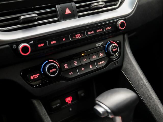 KIA Niro 1.6 GDi Hybrid ExecutiveLine (SCHUIFDAK, APPLE CARPLAY, GROOT NAVI, JBL AUDIOSYSTEEM, STOELKOELING/VERWARMING, XENON, LEDER, ELEKTRISCHE STOELEN, NIEUWSTAAT)