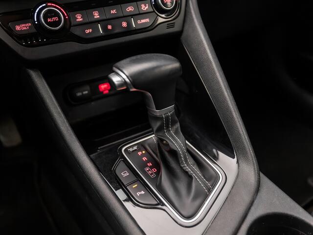 KIA Niro 1.6 GDi Hybrid DynamicLine Automaat (APPLE CARPLAY, GROOT NAVI, CAMERA, LEDER, SPORTSTOELEN, ADAPTIVE CRUISE, KEYLESS, GETINT GLAS, NIEUWE APK, NIEUWSTAAT)