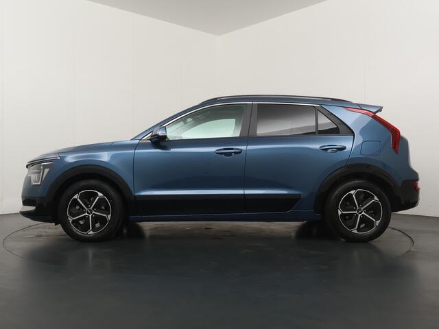 KIA Niro 1.6 GDi Hybrid DynamicPlusLine - Stoel/-Stuuverwarming - Schuif-/Kanteldak - Elektrische Achterklep - Apple Carplay/Android Auto - Achteruitrijcamera - Parkeersensoren Voor en Achter - Fabrieksgarantie t/m 03-07-2031