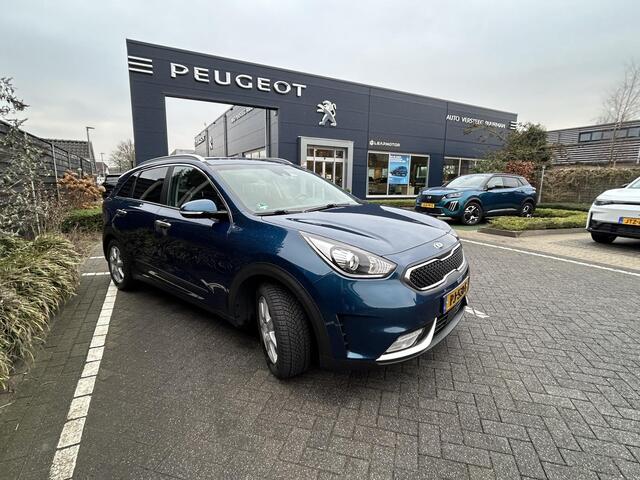 KIA Niro ExecutiveLine 1.6 GDi Hybrid 140PK Automaat Navigatie, Achteruitrijcamera, Stoelverwarming en Ventilatie, Stuurwielverwarming, Parkeersensoren, Trekhaak, Zomer en winterbandenset op lichtmetalen velgen.