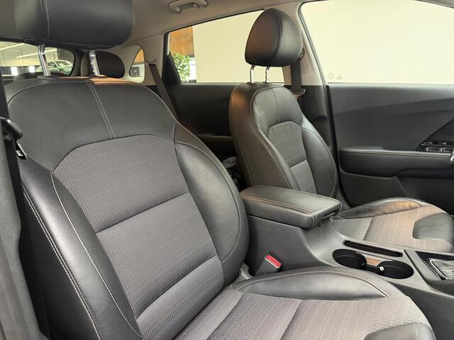 KIA Niro 1.6 GDi Hybrid Design Edition | 18 " LM Velgen | Cam Achter |