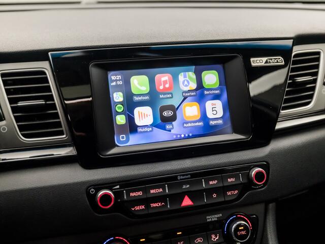 KIA Niro 1.6 GDi Hybrid Sport 142Pk Automaat (SCHUIFDAK, APPLE CARPLAY, NAVIGATIE, CAMERA, LEDER, STUUR/STOELVERWARMING, SPORTSTOELEN, GETINT GLAS, NIEUWE APK, NIEUWSTAAT)