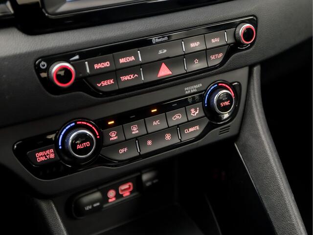 KIA Niro 1.6 GDi Hybrid DynamicLine 142Pk Automaat (APPLE CARPLAY, NAVIGATIE, LEDER, CAMERA, SPORTSTOELEN, XENON, PARKEERSENSOREN, NIEUWE APK, NIEUWSTAAT)