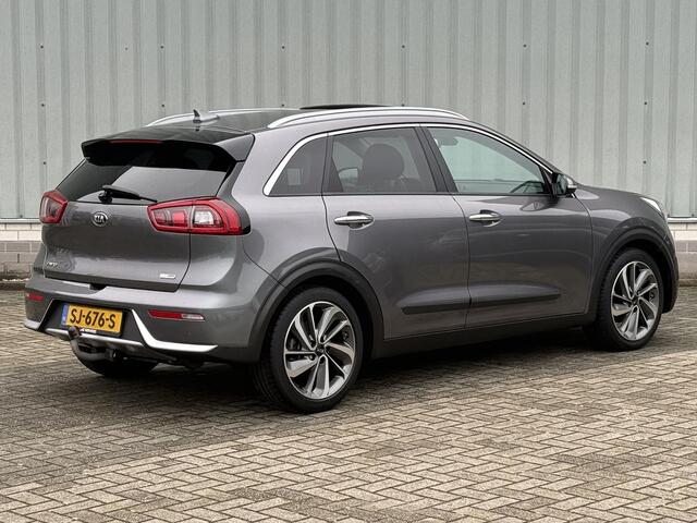 KIA Niro 1.6 GDi Hybrid Edition / NL Auto / Herwers Onderhouden / Schuif/Kanteldak / Trekhaak 1300 KG / Half Lederen Bekleding / Navigatie / Apple CarPlay/Android Auto / Stoel- en Stuurverwarming / Camera / Climate Control / Cruise Control / Winterset /