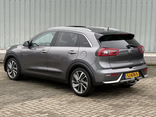 KIA Niro 1.6 GDi Hybrid Edition / NL Auto / Herwers Onderhouden / Schuif/Kanteldak / Trekhaak 1300 KG / Half Lederen Bekleding / Navigatie / Apple CarPlay/Android Auto / Stoel- en Stuurverwarming / Camera / Climate Control / Cruise Control / Winterset /