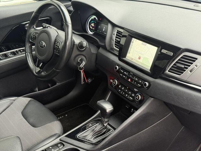 KIA Niro 1.6 GDi Hybrid Edition / NL Auto / Herwers Onderhouden / Schuif/Kanteldak / Trekhaak 1300 KG / Half Lederen Bekleding / Navigatie / Apple CarPlay/Android Auto / Stoel- en Stuurverwarming / Camera / Climate Control / Cruise Control / Winterset /