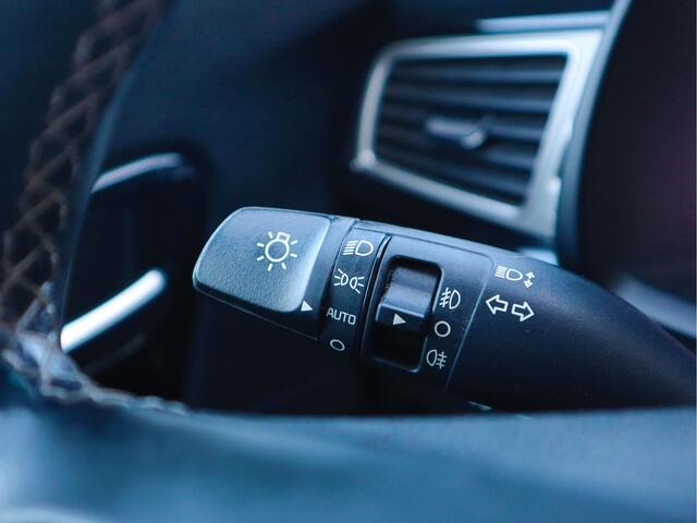 KIA Niro 1.6 GDi Hybrid ExecutiveLine Afneembare Trekhaak | Stoelwarming/verkoeling | Leder | Navigatie | CarPlay