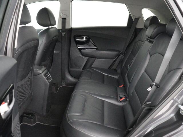 KIA Niro 1.6 GDi Hybrid ExecutiveLine | Stoelventilatie | Leder | Adaptive cruise | Trekhaak | JBL Sound | Carplay | Achterbankverwarming | Camera | Navigatie | Bi-Xenon | Memory | Climate control