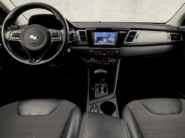 KIA Niro 1.6 GDi Hybrid Sport 142Pk Automaat (SCHUIFDAK, APPLE CARPLAY, NAVIGATIE, CAMERA, STUUR/STOELVERWARMING, SPORTSTOELEN, GETINT GLAS, XENON, NIEUWE APK, NIEUWSTAAT)