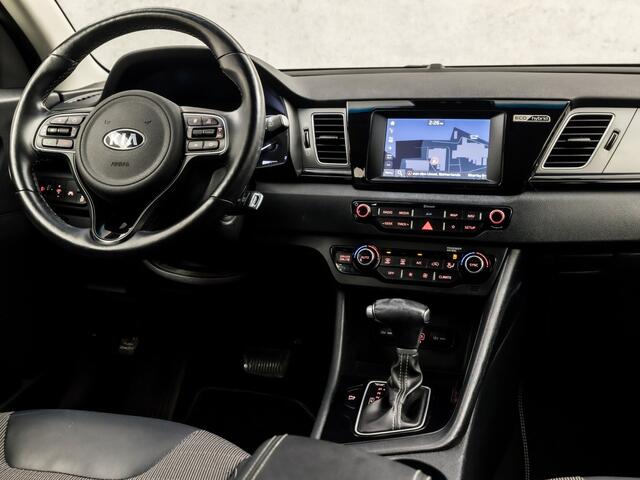 KIA Niro 1.6 GDi Hybrid Sport 142Pk Automaat (SCHUIFDAK, APPLE CARPLAY, NAVIGATIE, CAMERA, STUUR/STOELVERWARMING, SPORTSTOELEN, GETINT GLAS, XENON, NIEUWE APK, NIEUWSTAAT)