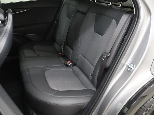 KIA Niro 1.6 GDi PHEV DynamicPlusLine | 18" lichtmetalen velgen | Elektrisch verstelbare bestuurdersstoel | Stoel/Stuurwielverwarming | LED Koplampen | Elektrisch bedienbare achterklep |