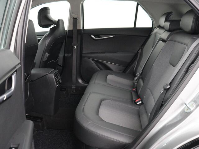 KIA Niro 1.6 GDi Hybrid DynamicLine | Trekhaak | Adaptive cruise | Camera | Carplay | Half leder | Navigatie | Sfeerverlichting | File Assistent | Parkeerhulp | Keyless | Climate control