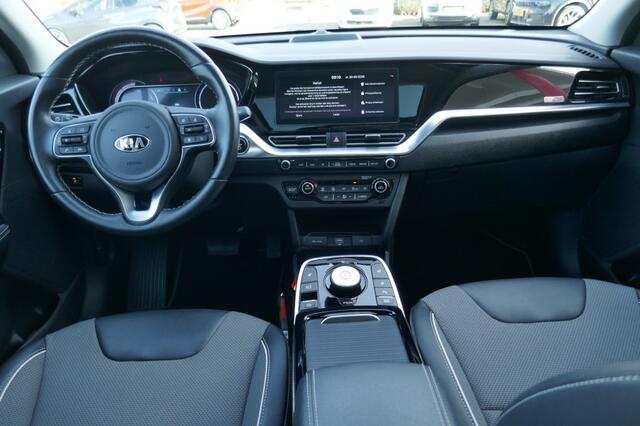 KIA Niro DYNAMIC PLUSLINE 64 KWH SOH 100% SCHUIFDAK/STUUR+STOELVERW.