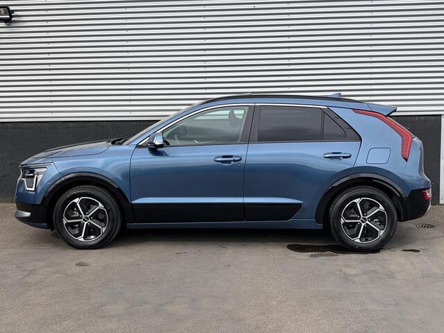 KIA Niro 1.6 GDi Hybrid DynamicPlusLine Schuif-/kanteldak, Trekhaak, Dodehoek detectie, Nieuw geleverd, Parkeersensoren v&a, Stoel- & stuurwiel verwarming, Navigatie, Apple CarPlay/Android Auto, Achteruitrij camera
