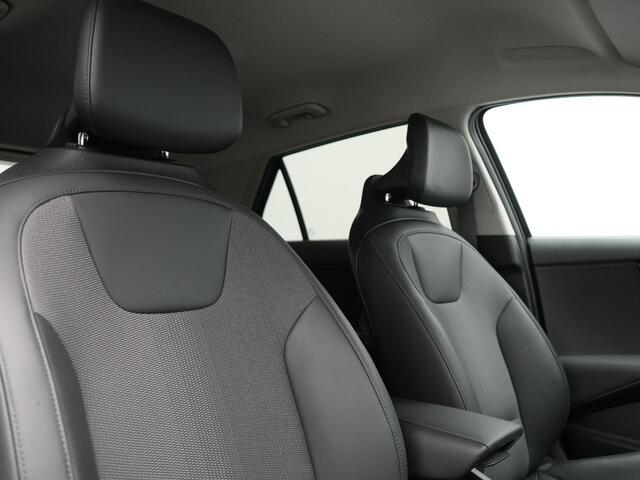 KIA Niro 1.6 GDi DynamicLine PHEV 182pk Dealer O.H. | Adaptive Cruise | Camera | Sfeerverlichting | Apple Carplay | Sportstoelen & Stuur Verwarmd | Widescreen Navi | Keyless | LED Koplampen | DAB | Plug In Hybrid