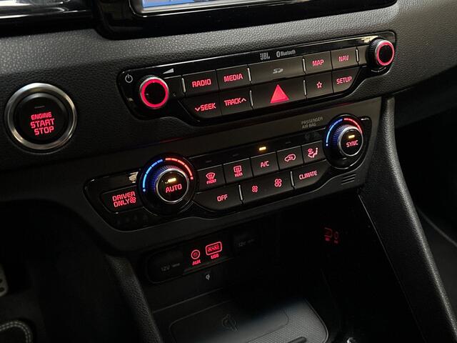 KIA Niro 1.6 GDi Hybrid ExecutiveLine Automaat (APPLE CARPLAY, NAVIGATIE, STUUR/STOELVERWARMING, LEDER, CAMERA, SPORTSTOELEN, GETINT GLAS, KEYLESS, NIEUWSTAAT)