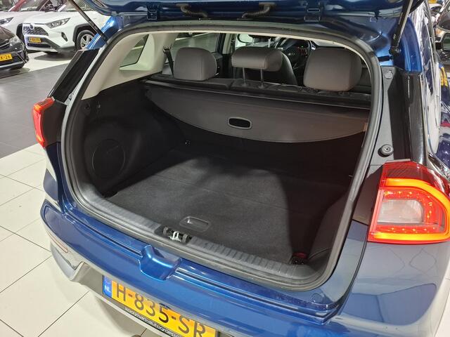 KIA Niro 1.6 GDi Hybrid ExecutiveLine Trekhaak, Stoel en Stuur verwarming, Schuif kantel dak, Apple Carplay/Android Auto, Navigatie, Camera.