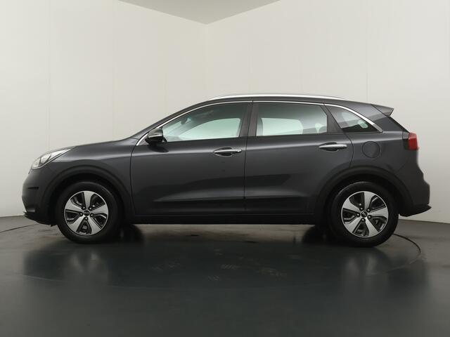 KIA Niro 1.6 GDi Hybrid First Edition Navigatie - Achteruitrijcamera - Climate Control - Parkeersensoren - Trekhaak - Virena zekerheidspakket ¤ 895,-