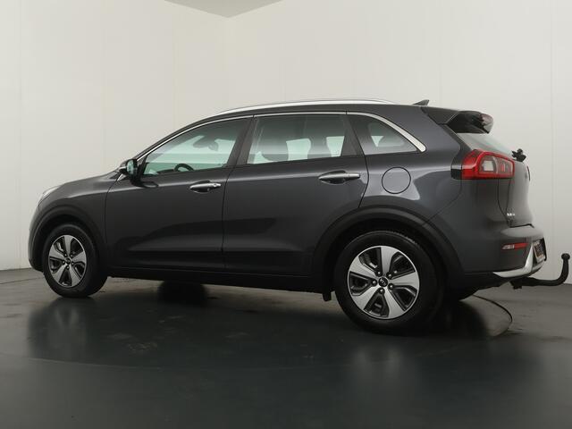 KIA Niro 1.6 GDi Hybrid First Edition Navigatie - Achteruitrijcamera - Climate Control - Parkeersensoren - Trekhaak - Virena zekerheidspakket ¤ 895,-