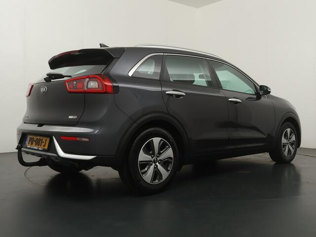 KIA Niro 1.6 GDi Hybrid First Edition Navigatie - Achteruitrijcamera - Climate Control - Parkeersensoren - Trekhaak - Virena zekerheidspakket ¤ 895,-