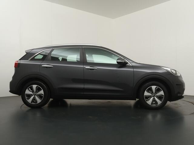 KIA Niro 1.6 GDi Hybrid First Edition Navigatie - Achteruitrijcamera - Climate Control - Parkeersensoren - Trekhaak - Virena zekerheidspakket ¤ 895,-