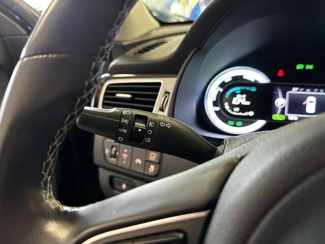 KIA Niro 1.6 GDi Hybrid DynamicLine ,NL auto ,Cruise control ,Achteruitrij camera ,Apple Carplay/Android Auto ,Elektr. inklapbare spiegels ,Elektr. climate control ,Parkeersensoren achter