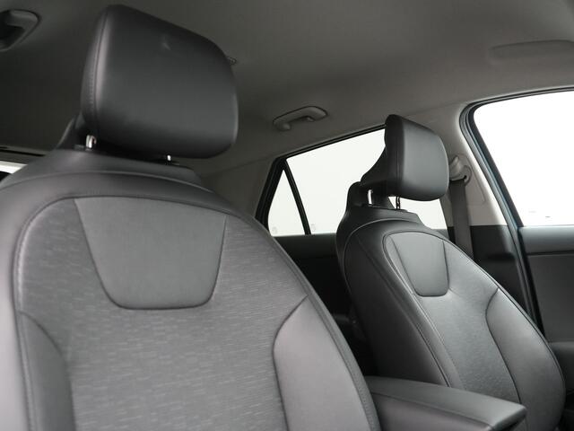 KIA Niro 1.6 GDi DynamicLine PHEV 182pk Dealer O.H. | Adaptive Cruise | Camera | Harman / Kardon | Lederen Sportstoelen & Stuur Verwarmd | Keyless | Blis | Sfeerverlichting | Apple Carplay | Navigatie | DAB | Plug In Hybrid |