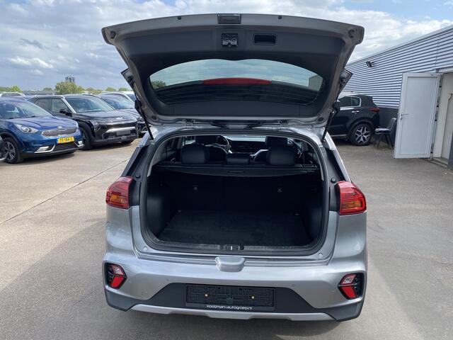 KIA Niro 1.6 GDi Hybrid DynamicLine Plus Navigatie, Achteruitrijcamera, Smart Key, Privacy glass, 18" LMV, Parkeersensoren voor + achter