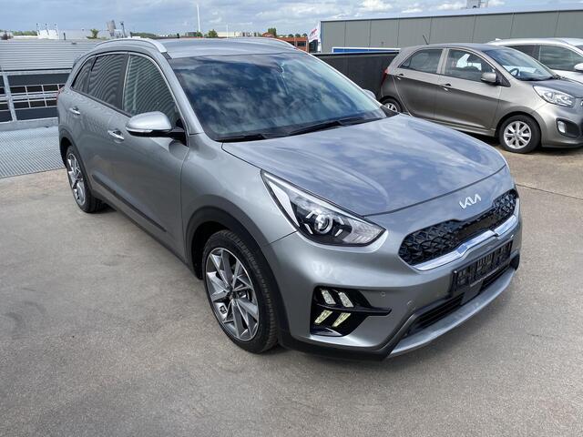 KIA Niro 1.6 GDi Hybrid DynamicLine Plus Navigatie, Achteruitrijcamera, Smart Key, Privacy glass, 18" LMV, Parkeersensoren voor + achter
