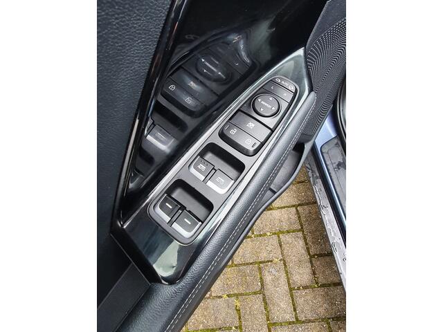 KIA Niro 1.6 GDi PHEV DynamicPlusLine Navigatie, Achteruitrijcamera, Half lederen bekleding, Afneembare trekhaak