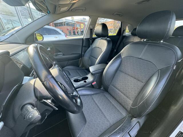 KIA Niro 1.6 GDi Hybrid DynamicLine Style Pack 18 Inch, Adaptieve Cruise Control, Draadloos Opladen, Achteruitrijcamera, Enz...