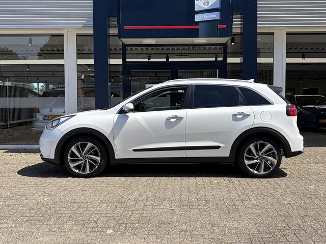 KIA Niro 1.6 GDi Hybrid Edition / Automaat / NL-Auto / Schuif-Kanteldak / Stuur-/Stoelverwarming / Cruise-Control / Apple-Carplay & Android-Auto / Trekhaak / Radio-Bluetooth / Navi / Camera / PDC-Achter / 18'' LMV / ENZ.