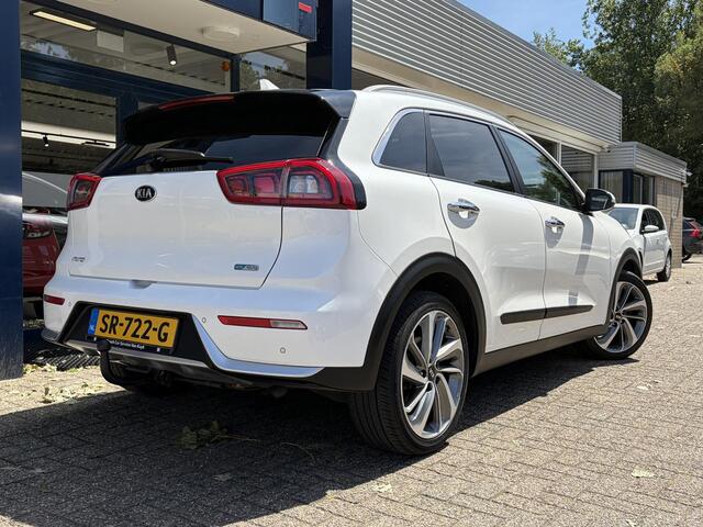 KIA Niro 1.6 GDi Hybrid Edition / Automaat / NL-Auto / Schuif-Kanteldak / Stuur-/Stoelverwarming / Cruise-Control / Apple-Carplay & Android-Auto / Trekhaak / Radio-Bluetooth / Navi / Camera / PDC-Achter / 18'' LMV / ENZ.