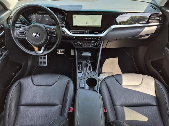 KIA Niro 1.6 GDi PHEV ExecutiveLine / SOH 92% / Dealer onderhouden / Fabrieksgarantie tot 04-2028 / Trekhaak vast / JBL Audio Systeem / Trekgewicht 1300 kg / Stuur- Stoel & Achterbank verwarming / Achteruitrijcamera / Stoelventilatie / Adaptief cruise control /
