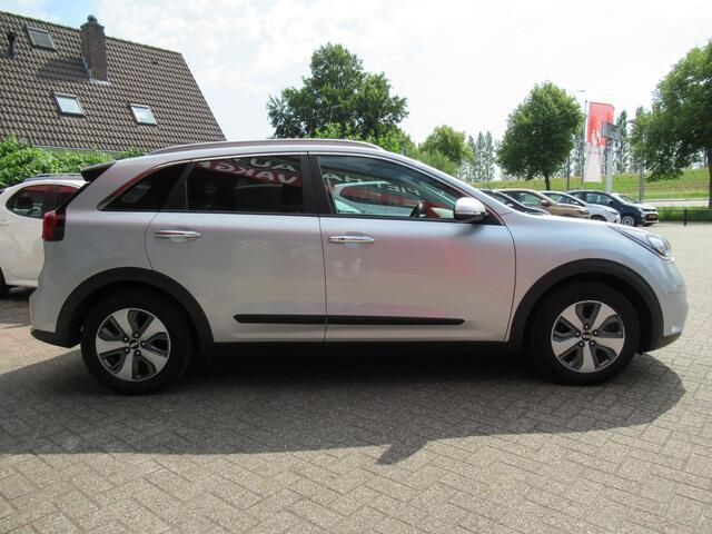 KIA Niro 1.6 GDi Hybrid DynamicPlusLine | Clima-Airco | Carplay | Parkeercamera | Incl. BOVAG Garantie | DAB+ | Trekhaak |