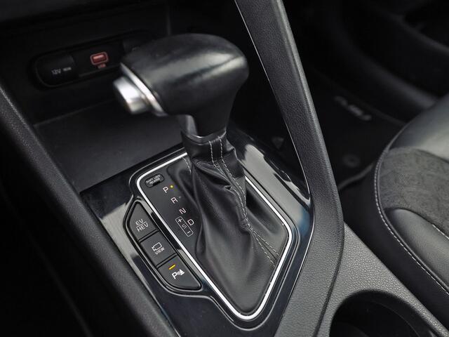 KIA Niro 1.6 GDi PHEV DynamicLine 141Pk Automaat (1e EIGENAAR, APPLE CARPLAY, GROOT NAVI, CAMERA, TREKHAAK, SPORTSTOELEN, ADAPTIVE CRUISE, GETINT GLAS, LEDER, NIEUWSTAAT)