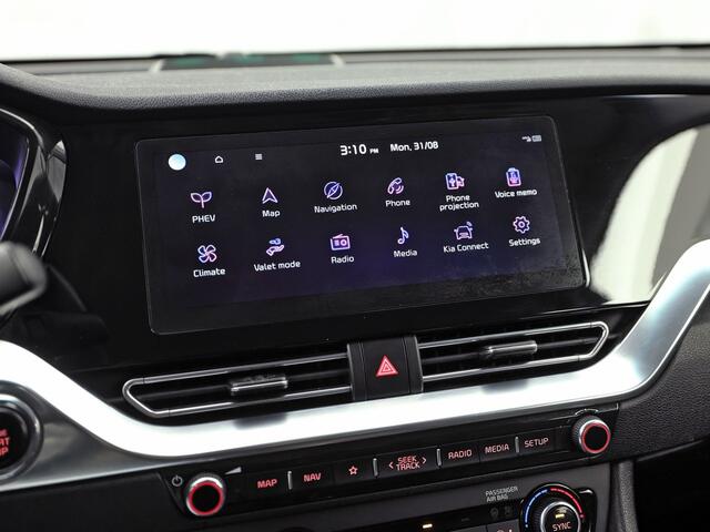 KIA Niro 1.6 GDi PHEV DynamicPlusLine Automaat (APPLE CARPLAY, GROOT NAVI, STUUR/STOELVERWARMING, CAMERA, TREKHAAK, SPORTSTOELEN, GETINT GLAS, ADAPTIVE CRUISE, NIEUWSTAAT)