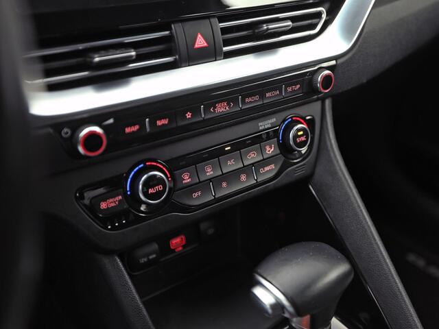 KIA Niro 1.6 GDi PHEV DynamicPlusLine Automaat (APPLE CARPLAY, GROOT NAVI, STUUR/STOELVERWARMING, CAMERA, TREKHAAK, SPORTSTOELEN, GETINT GLAS, ADAPTIVE CRUISE, NIEUWSTAAT)