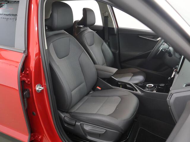 KIA Niro 1.6 GDi Hybrid DynamicPlusLine Edition | Ele.verstelbare stoel | HUD | Navigatie | Camera | DAB | Apple CarPlay/Android Auto | Stoel en stuurverwarming | Adaptieve Cruise Control | Ele. kofferdeksel |