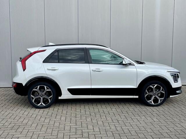 KIA Niro 1.6 GDi Hybrid DynamicLine Navigatie, Climate Control, Trekhaak, 18"Lm, Dodehoek detectie, Stoel/Stuurverwarming