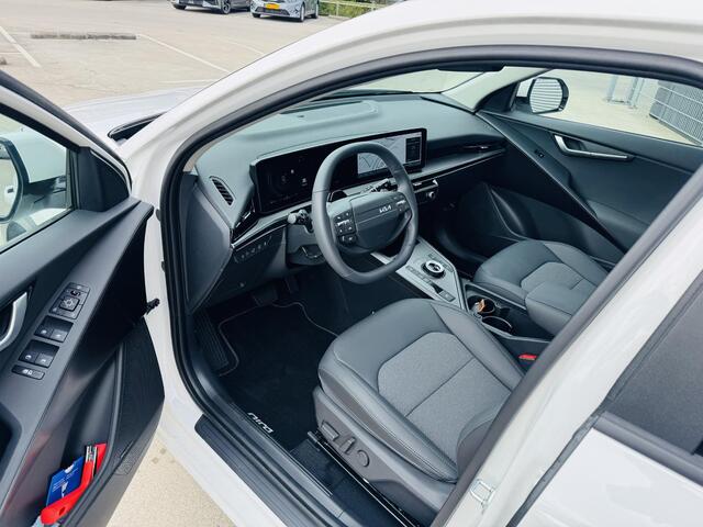 KIA Niro 1.6 GDi Hybrid DynamicPlusLine Demo auto |Sunroof | Navi | Keyless | Privacyglass | Km stand kan iets varieeren ! Informeer altijd even of de auto aanwezig is !