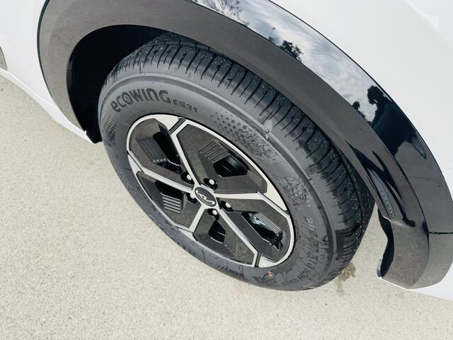 KIA Niro 1.6 GDi Hybrid DynamicPlusLine Demo auto |Sunroof | Navi | Keyless | Privacyglass | Km stand kan iets varieeren ! Informeer altijd even of de auto aanwezig is !