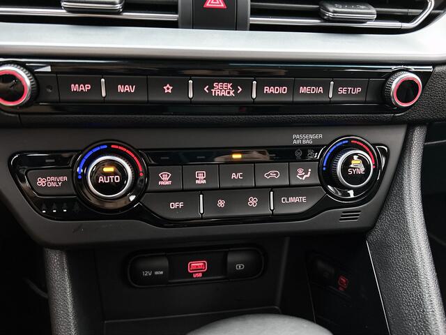 KIA Niro 1.6 GDi Hybrid DynamicLine Half lederen bekleding | Navigatie | Achteruitrijcamera Onderweg-naar-dealer