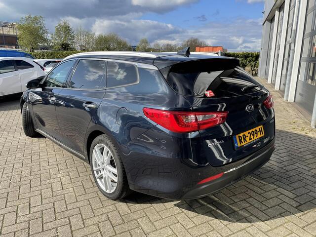 KIA OPTIMA Sportswagon 1.7 CRDi ComfortPlusLine puur rijgenot en heel veel luxe! 600 Liter kofferruimte en automaat! Ideale gezins auto, ook zeker geschikt voor Taxi.