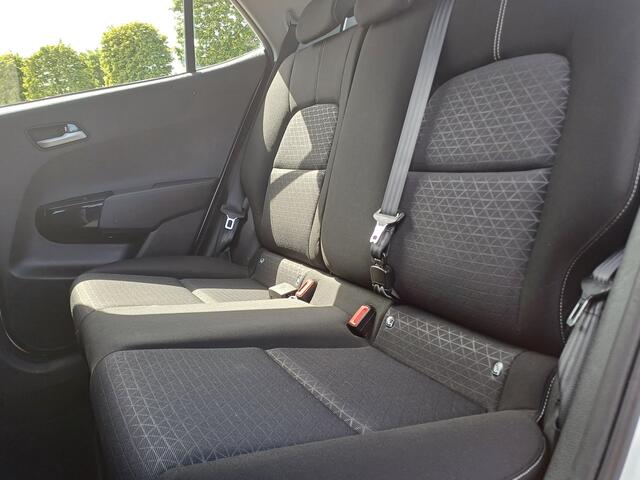KIA PICANTO 1.0 CVVT First Edition | CAMERA | APPLE CARPLAY/ ANDROID AUTO | AIRCO | ALL SEASON BANDEN | Wij bieden ook financiering mogelijkheden aan.