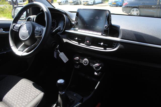 KIA PICANTO 1.0 DPi DynamicLine Airco/Cruise control/Apple carplay/Achteruitrijcamera/Bluetooth/Spraakbediening/Multifunctioneel stuurwiel/Lichtmetalen velgen/Elektrische ramen/Elektrisch verstelbare spiegels.
