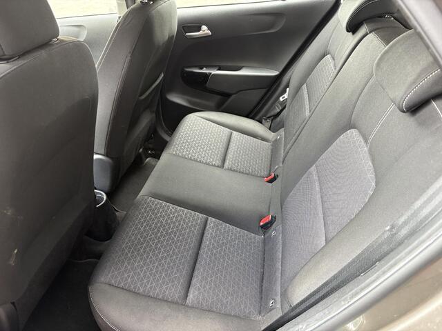 KIA PICANTO 1.0 67pk CVVT ComfortPlusLine Navigator | Trekhaak | Achteruitrijcamera | Navigatie | Airco |