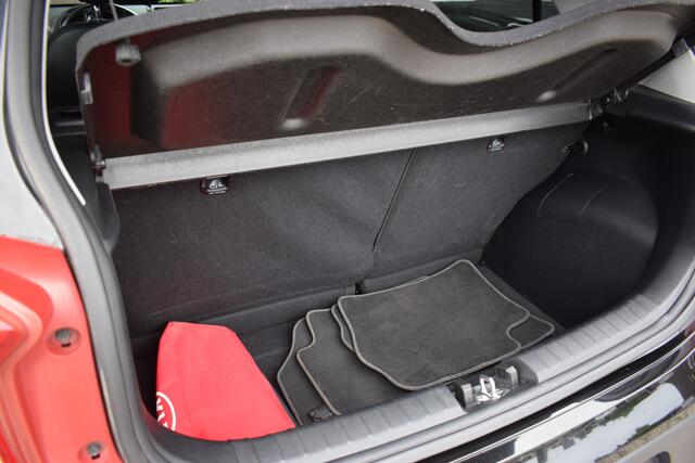 KIA PICANTO 1.0 CVVT Design Edition | Cruise Control | Climate Control | Navigatie | Tot 10jr. Kia-Garantie |