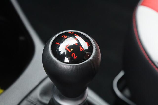 KIA PICANTO 1.2 CVVT SportsLine | Orig. NL | 4-Cilinder | Stuur-Stoelverw. | Nav | Climate | PDC | Led | Bluetooth | Leder+stof V