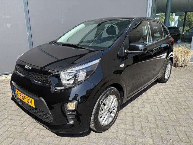 KIA PICANTO 1.0 DPi DynamicLine Achteruitrijcamera - Apple carplay - Airco - Cruise control - Navigatie - Cruise control - Licht metalen velgen 14 inch - Radio - Start/stop systeem - Bluetooth - Elektrische ramen - Stuur multifunctioneel